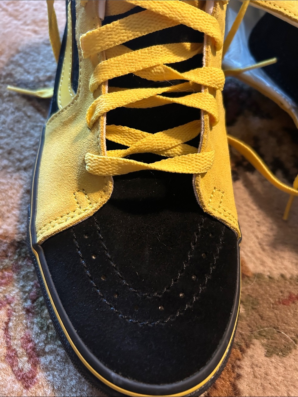 New Vans Sk8-Hi High-Top Sneakers in Black & Yellow leather 8 men’s 9.5 women’s - Picture 3 of 11